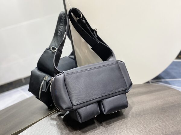 Givenchy Zipper Opening Crossbody Bag - Black 11889 - Image 5