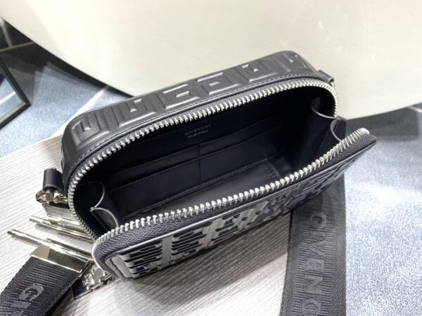 Givenchy 4g Logo Antigona U Camera Bag - Black 83120 - Image 4