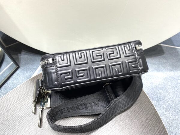 Givenchy 4g Logo Antigona U Camera Bag - Black 83120 - Image 5