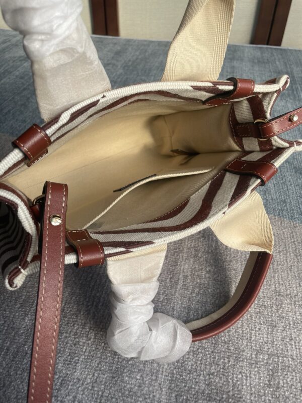 Chloe Woody’s Latest Autumn And Winter Small Tote Bag 72163 - Image 3