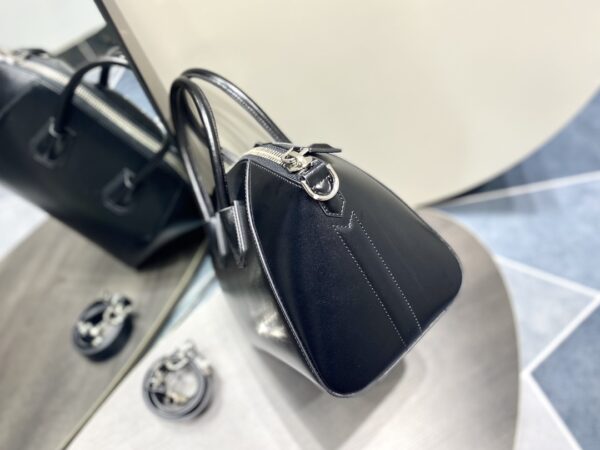 Givenchy Classic Antigona Motorcycle Large Bag - Black 52876 - Image 4