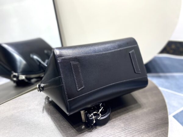Givenchy Classic Antigona Motorcycle Large Bag - Black 52876 - Image 3