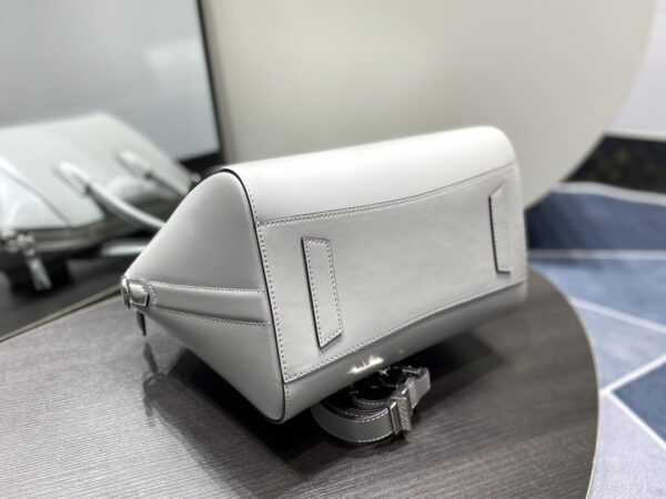 Givenchy Classic Antigona Motorcycle Large Bag - White 87267 - Image 3