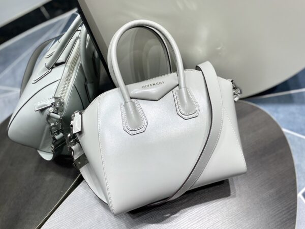 Givenchy Classic Antigona Motorcycle Large Bag - White 87267 - Image 5