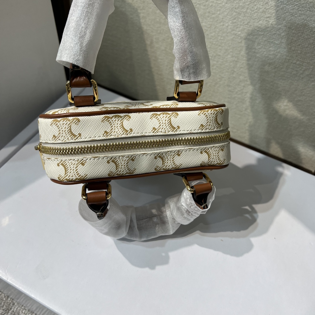 Celine New Year Capsule Series Heart-Shaped Handbag - White 54317 - Image 2