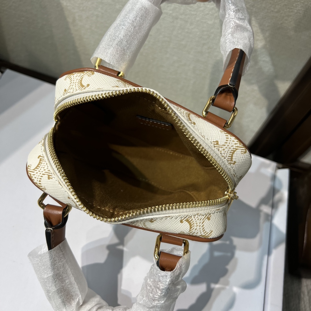 Celine New Year Capsule Series Heart-Shaped Handbag - White 54317 - Image 3