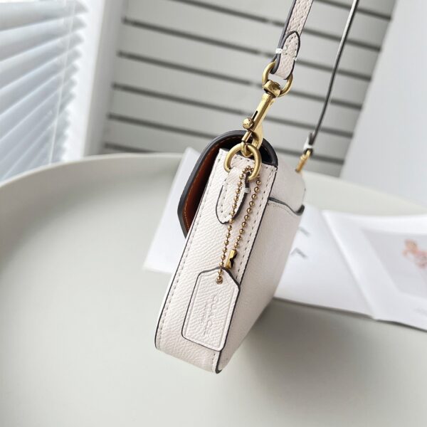 Coach One-shoulder Cross-body Letter Envelope Women's Bag - White 86823 - Image 4