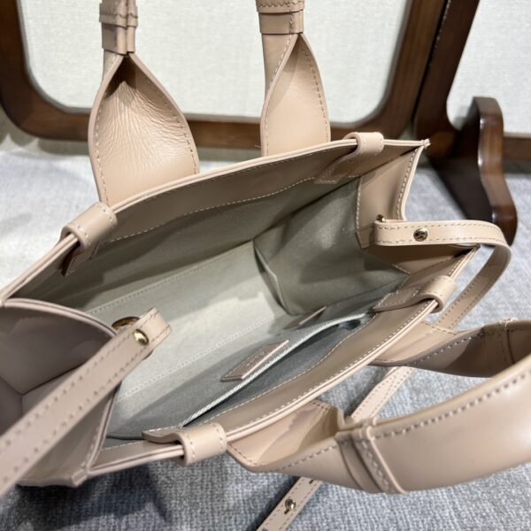 Chloe 22S Woody Medium Tote Bag - Cream 10830 - Image 2