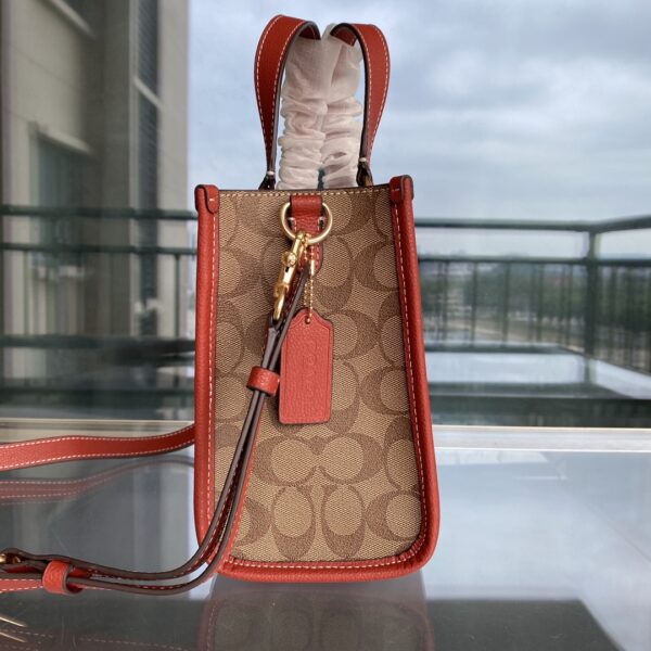 Coach Women's Sydney Small Cornflower Handbag - Red 91372 - Image 4