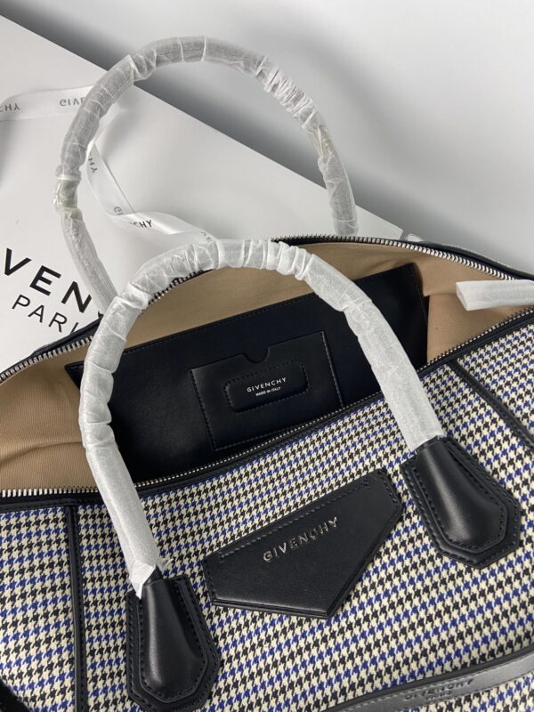 Givenchy Houndstooth Antigona Small Handbag - Black 82094 - Image 4