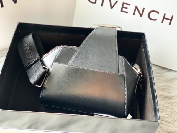 Givenchy Antigona Chest Bag - Black 64922 - Image 5
