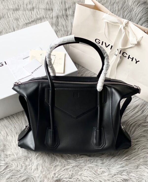 Givenchy G’s Antigona Lock Soft Handbag - Black 12806 - Image 5