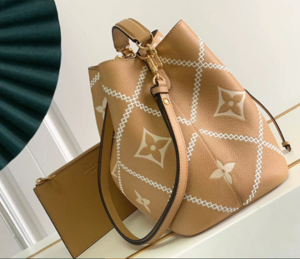 Louis Vuitton  NéoNoé Bucket Bag - Cream 94303 - Image 2