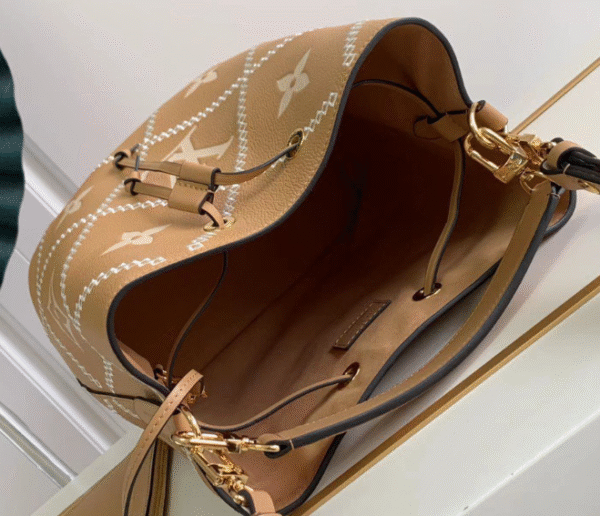 Louis Vuitton  NéoNoé Bucket Bag - Cream 94303 - Image 4