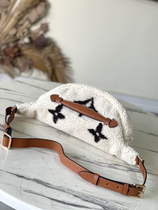 Louis Vuitton BUMBAG Waist Bag - White 78767 - Image 3