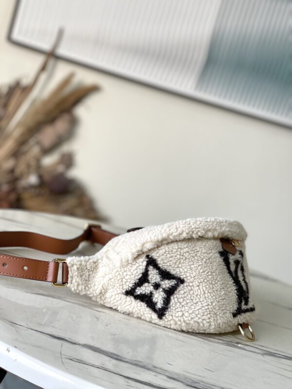 Louis Vuitton BUMBAG Waist Bag - White 78767 - Image 4