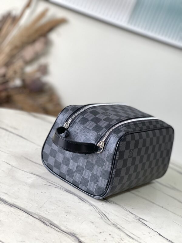 Louis Vuitton Haig Dopp Washing Bag - Black 71892 - Image 3