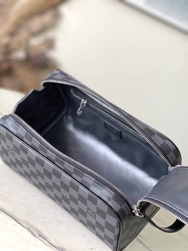 Louis Vuitton Haig Dopp Washing Bag - Black 71892 - Image 4