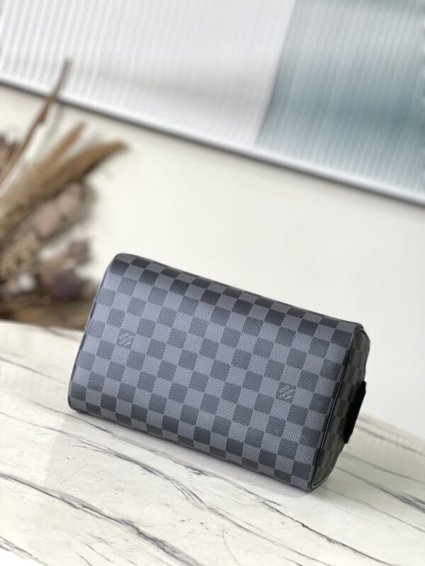 Louis Vuitton Haig Dopp Washing Bag - Black 71892 - Image 5