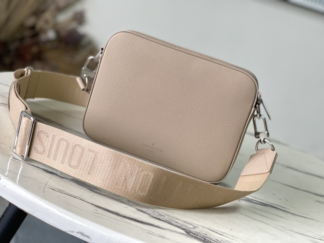Louis Vuitton Fastline Messenger Bag 31607 - Image 2