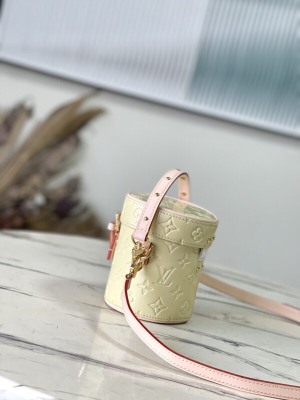 Louis Vuitton Astor Handbag - Yellow 58034 - Image 3