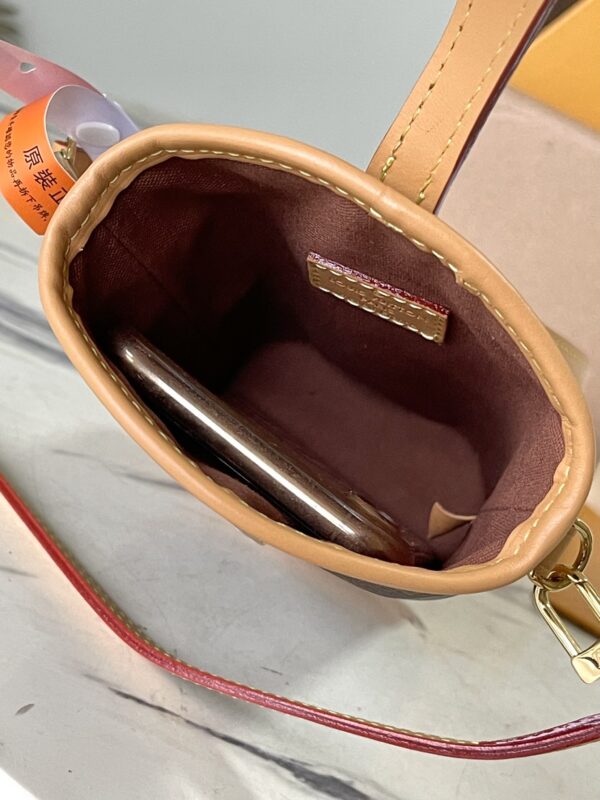 LOUIS VUITTON Fold Me Pouch Monogram Handbag 80169 - Image 3